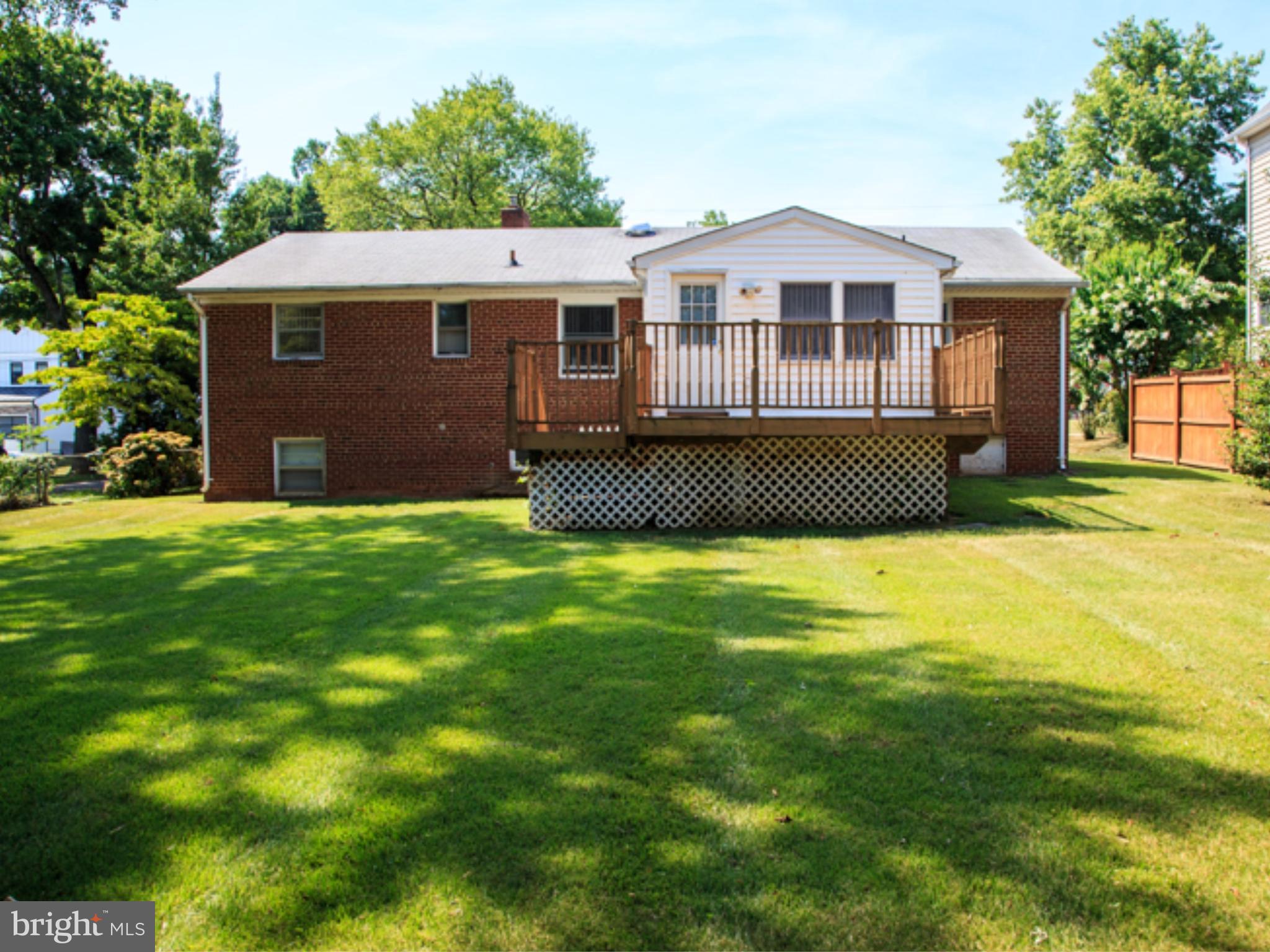 6802 Dean Drive McLean, VA 22101 - Photo 4 of 25