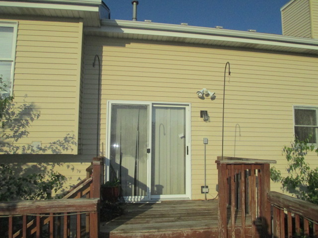 135 Barnes Road Elgin, IL 60124 - Photo 3 of 8
