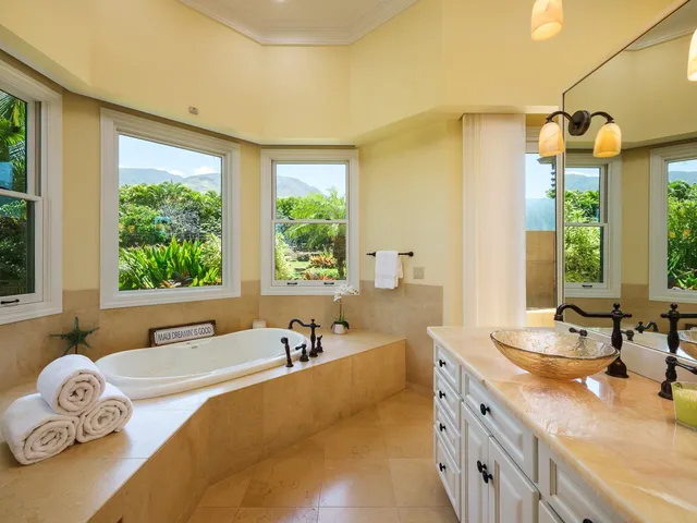 $10,450,000 | 65 Wili Okai Way, Lahaina, HI 96761