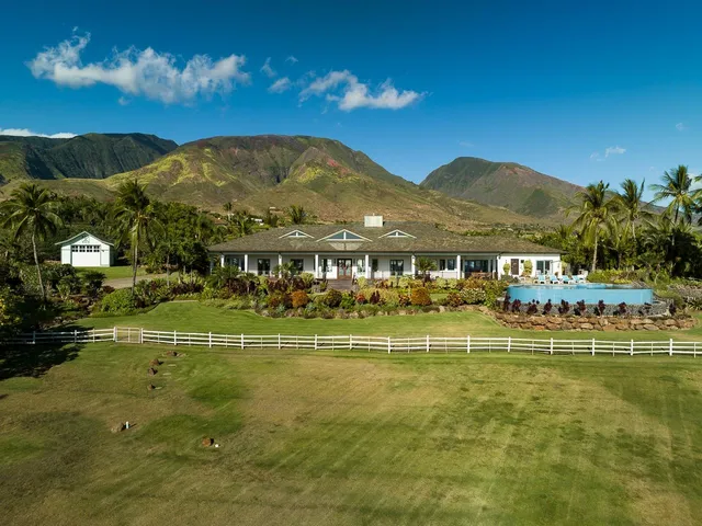 $10,450,000 | 65 Wili Okai Way, Lahaina, HI 96761