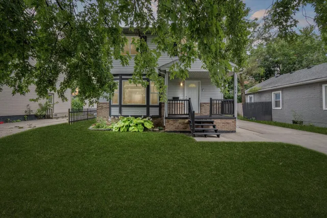 $2,400 | 578 East Mahan Avenue, Hazel Park, MI 48030
