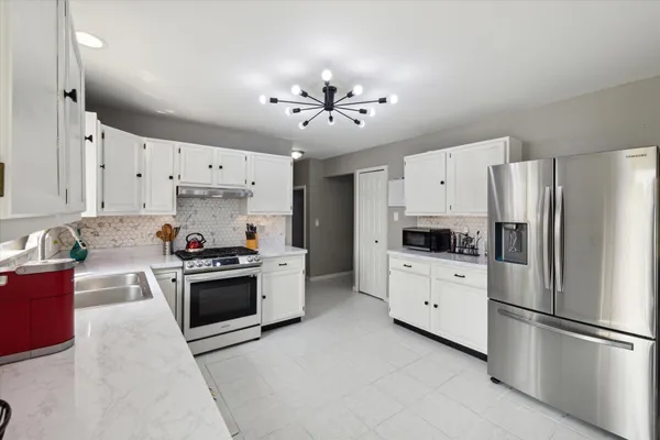 $2,400 | 578 East Mahan Avenue, Hazel Park, MI 48030
