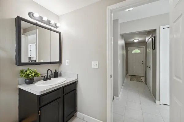 $2,400 | 578 East Mahan Avenue, Hazel Park, MI 48030