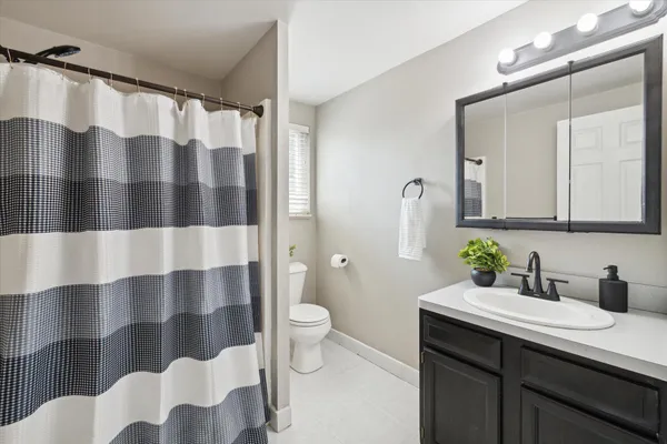 $2,400 | 578 East Mahan Avenue, Hazel Park, MI 48030