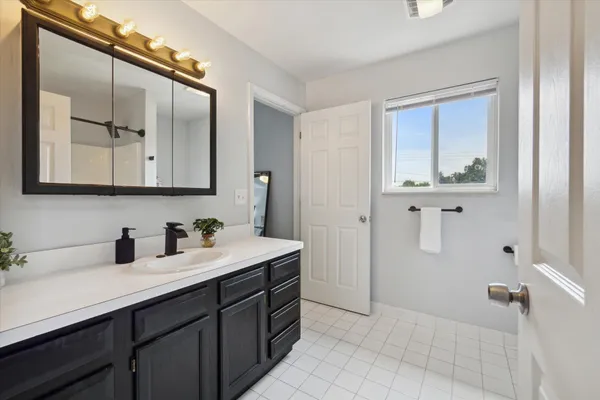 $2,400 | 578 East Mahan Avenue, Hazel Park, MI 48030