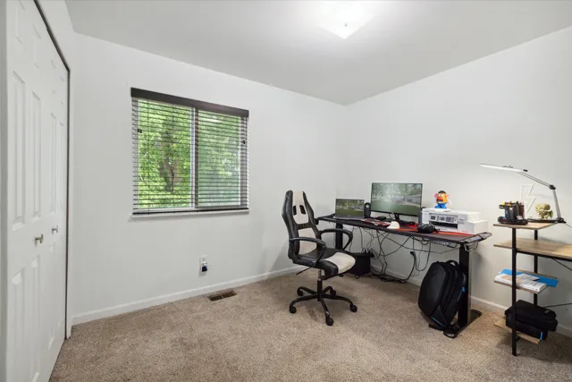 $2,400 | 578 East Mahan Avenue, Hazel Park, MI 48030