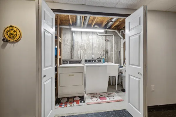 $2,400 | 578 East Mahan Avenue, Hazel Park, MI 48030