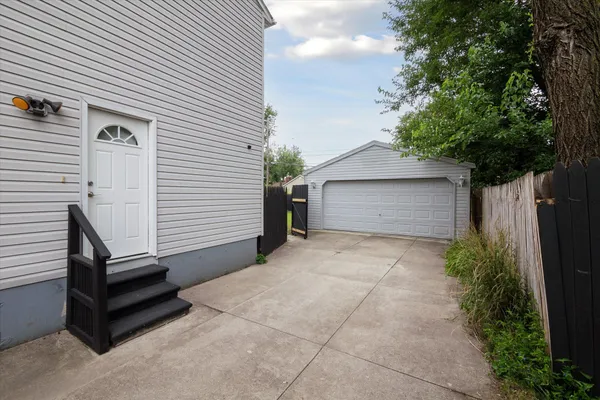 $2,400 | 578 East Mahan Avenue, Hazel Park, MI 48030