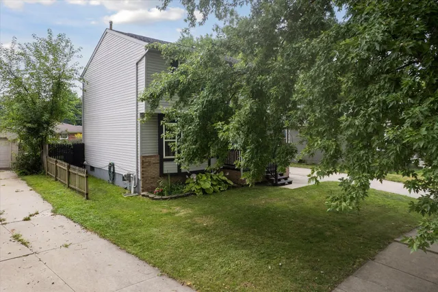 $2,400 | 578 East Mahan Avenue, Hazel Park, MI 48030