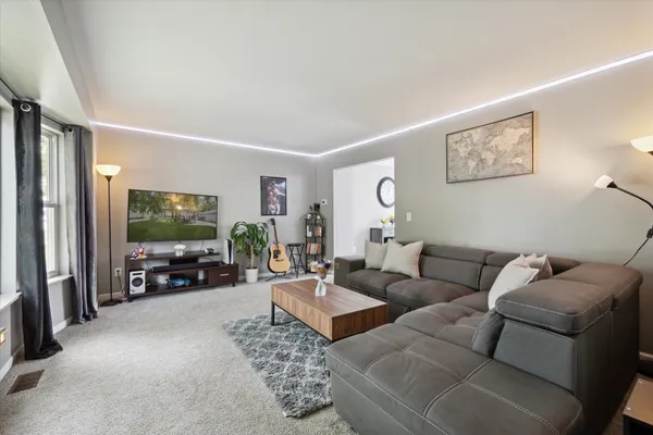 $2,400 | 578 East Mahan Avenue, Hazel Park, MI 48030