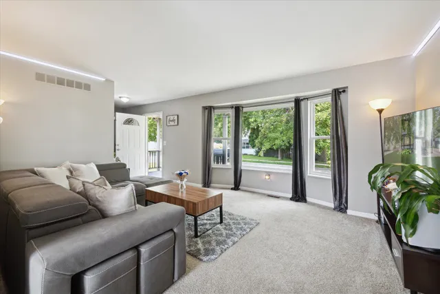 $2,400 | 578 East Mahan Avenue, Hazel Park, MI 48030