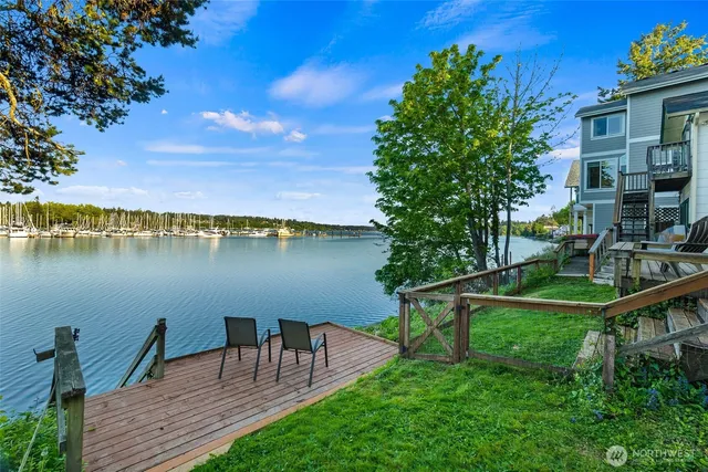 $999,000 | 1333 East Bay Drive Northeast, Olympia, WA 98506