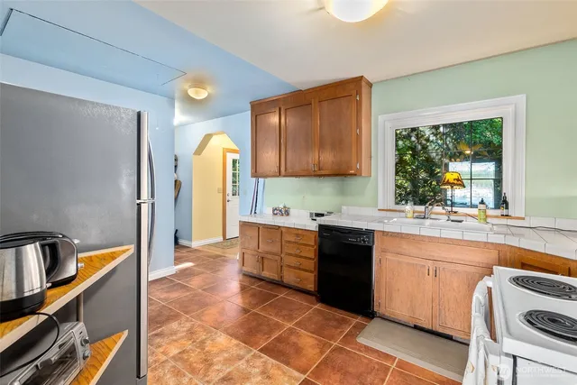 $999,000 | 1333 East Bay Drive Northeast, Olympia, WA 98506