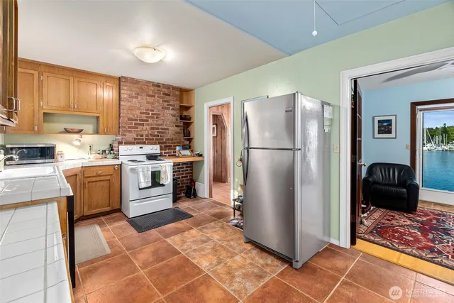 $999,000 | 1333 East Bay Drive Northeast, Olympia, WA 98506