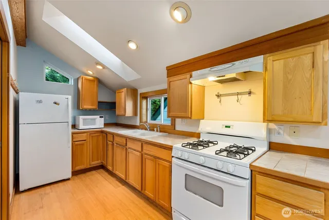 $999,000 | 1333 East Bay Drive Northeast, Olympia, WA 98506