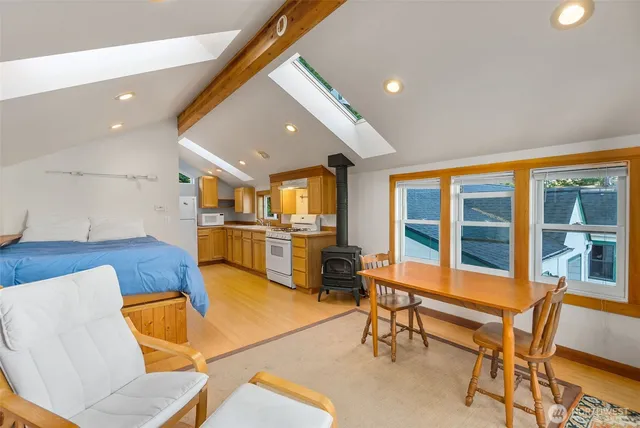 $999,000 | 1333 East Bay Drive Northeast, Olympia, WA 98506