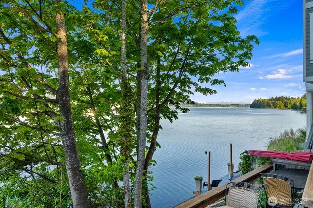 $999,000 | 1333 East Bay Drive Northeast, Olympia, WA 98506