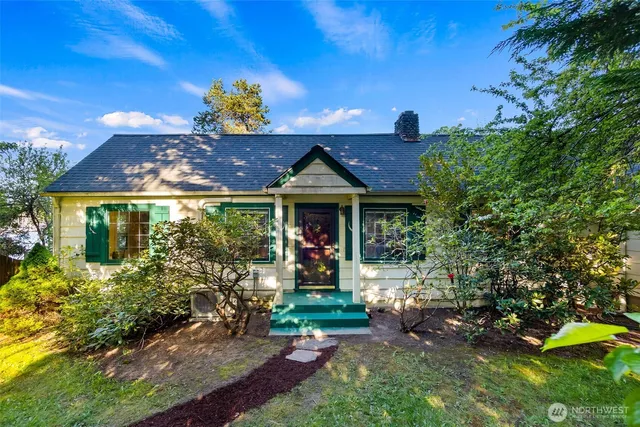 $999,000 | 1333 East Bay Drive Northeast, Olympia, WA 98506