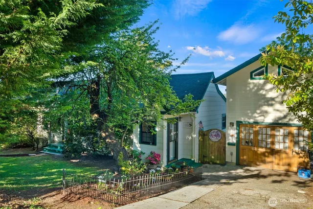 $999,000 | 1333 East Bay Drive Northeast, Olympia, WA 98506