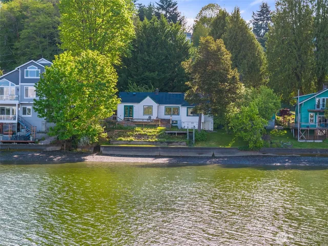$999,000 | 1333 East Bay Drive Northeast, Olympia, WA 98506