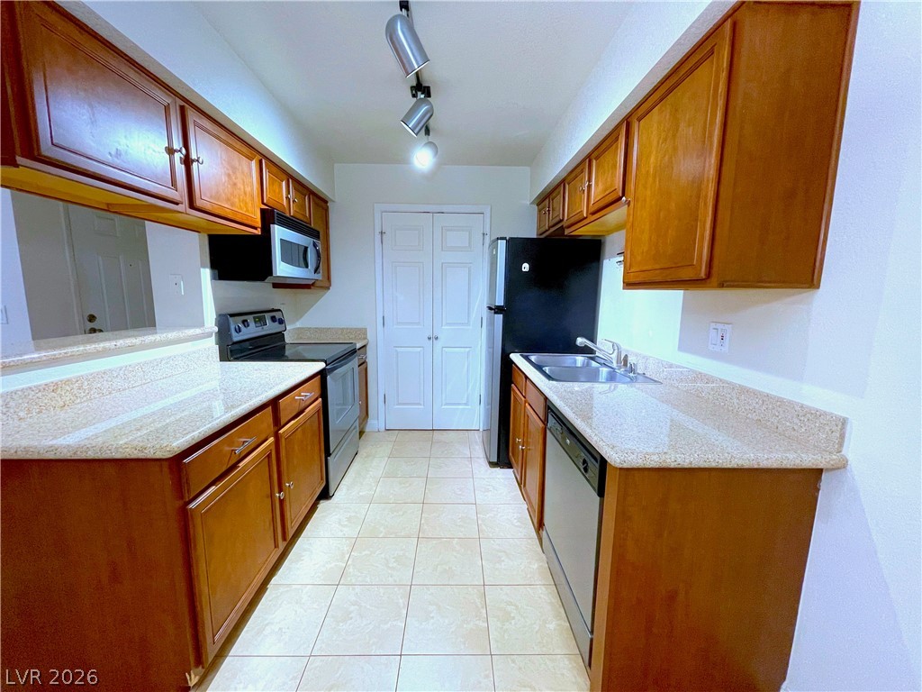 3135 South Mojave Road, Unit 156 Las Vegas, NV 89121 - Photo 6 of 18 Prepare meals in this practical kitchen with ample wood cabinetry and durable countertops.