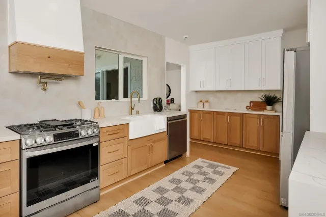 $1,245,000 | 1900 West 41st Street, Los Angeles, CA 90062