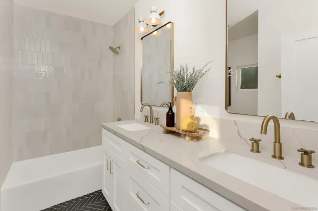 $1,245,000 | 1900 West 41st Street, Los Angeles, CA 90062