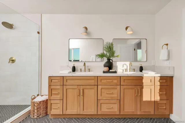 $1,245,000 | 1900 West 41st Street, Los Angeles, CA 90062