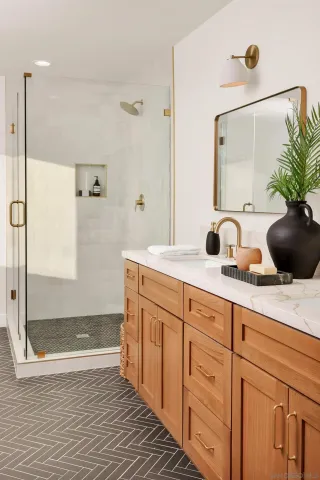 $1,245,000 | 1900 West 41st Street, Los Angeles, CA 90062