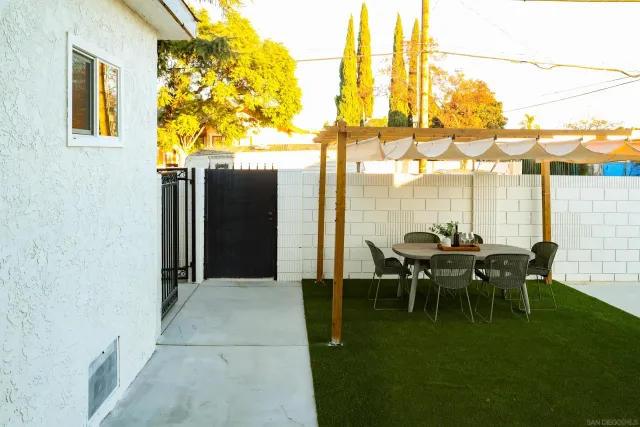 $1,245,000 | 1900 West 41st Street, Los Angeles, CA 90062