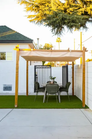 $1,245,000 | 1900 West 41st Street, Los Angeles, CA 90062