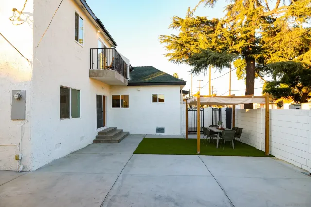 $1,245,000 | 1900 West 41st Street, Los Angeles, CA 90062