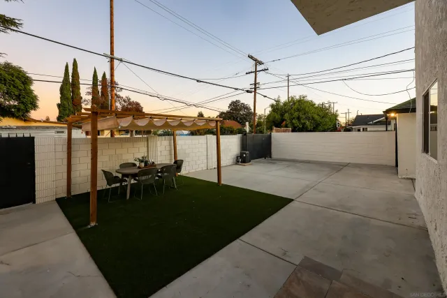 $1,245,000 | 1900 West 41st Street, Los Angeles, CA 90062