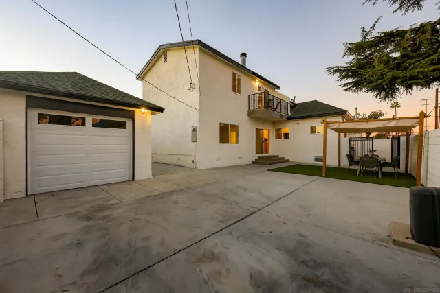 $1,245,000 | 1900 West 41st Street, Los Angeles, CA 90062