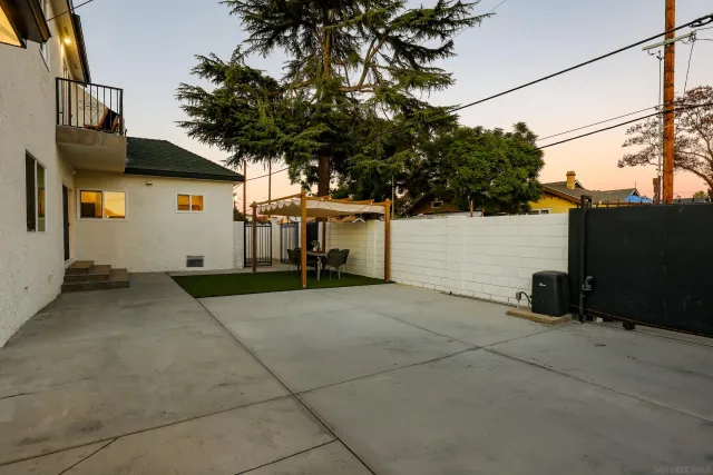 $1,245,000 | 1900 West 41st Street, Los Angeles, CA 90062