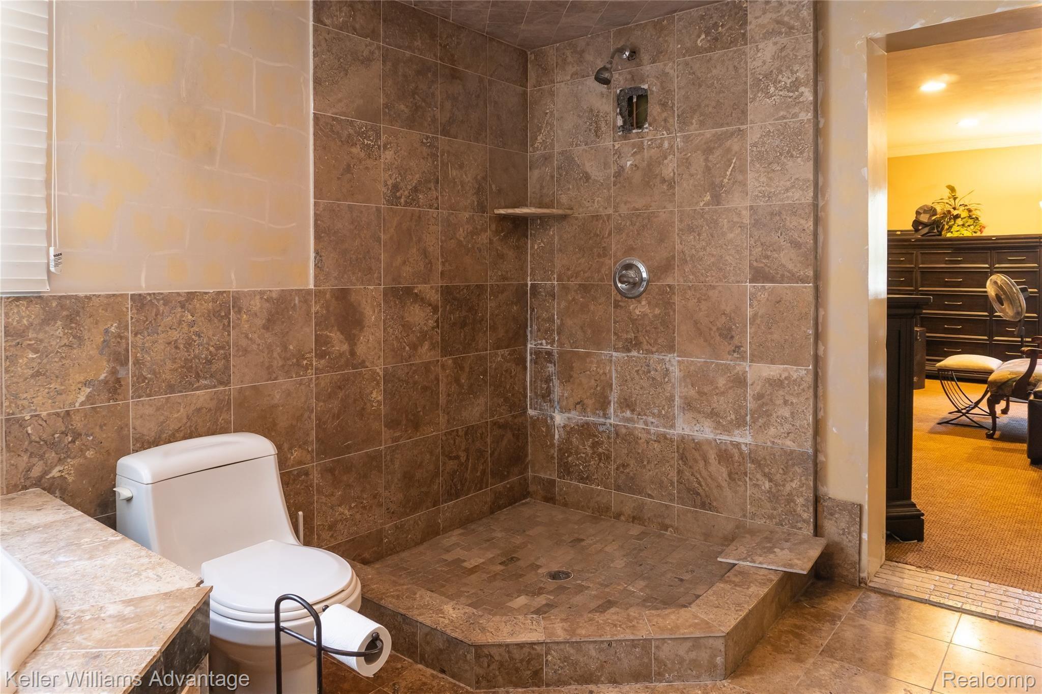 26073 Drake Road Farmington, MI 48331 - Photo 20 of 39 DrakeRd_26073_MasterBath_02.jpg