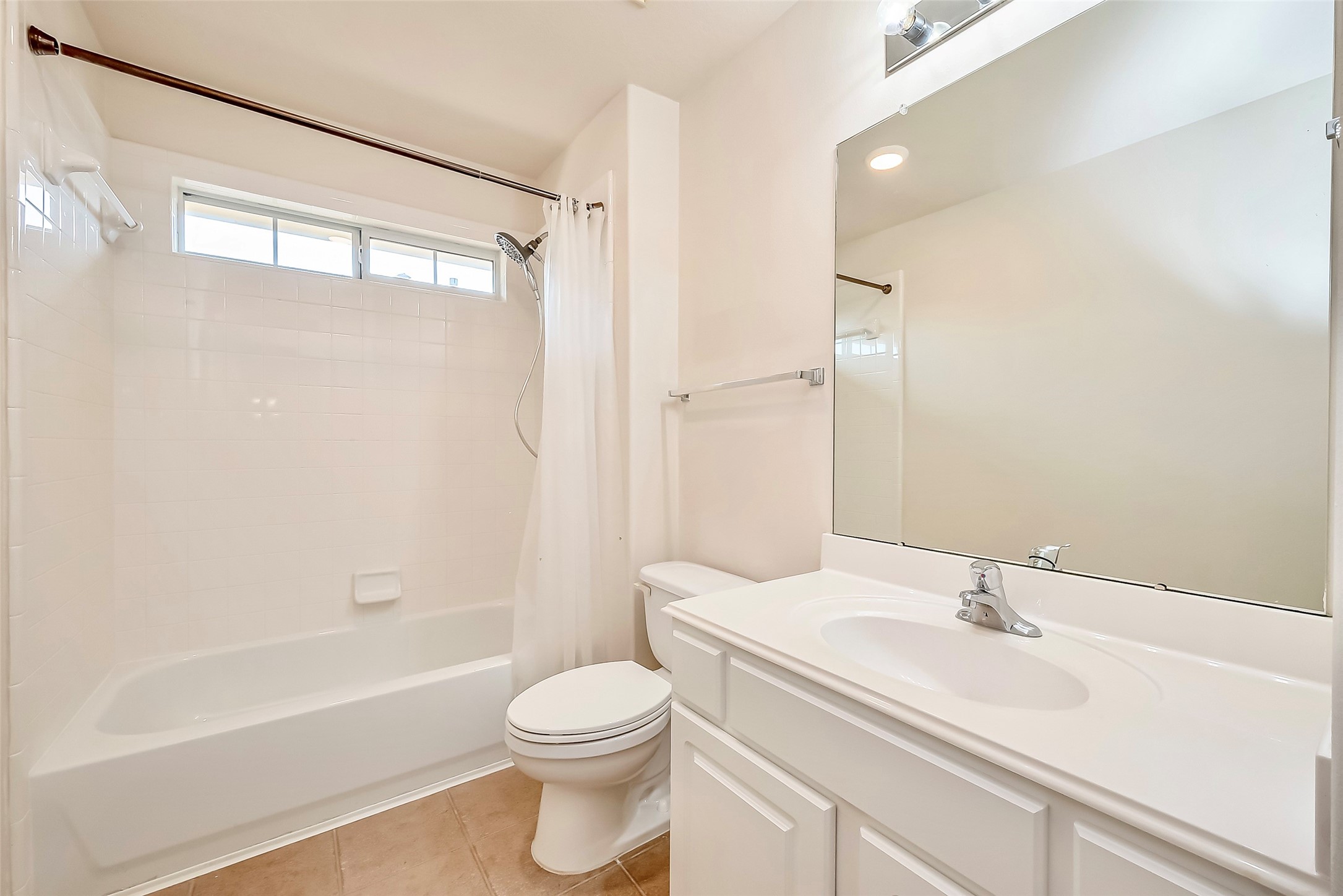 5506 Flower Grove Court Rosharon, TX 77583 - Photo 23 of 30 Third Bathroom