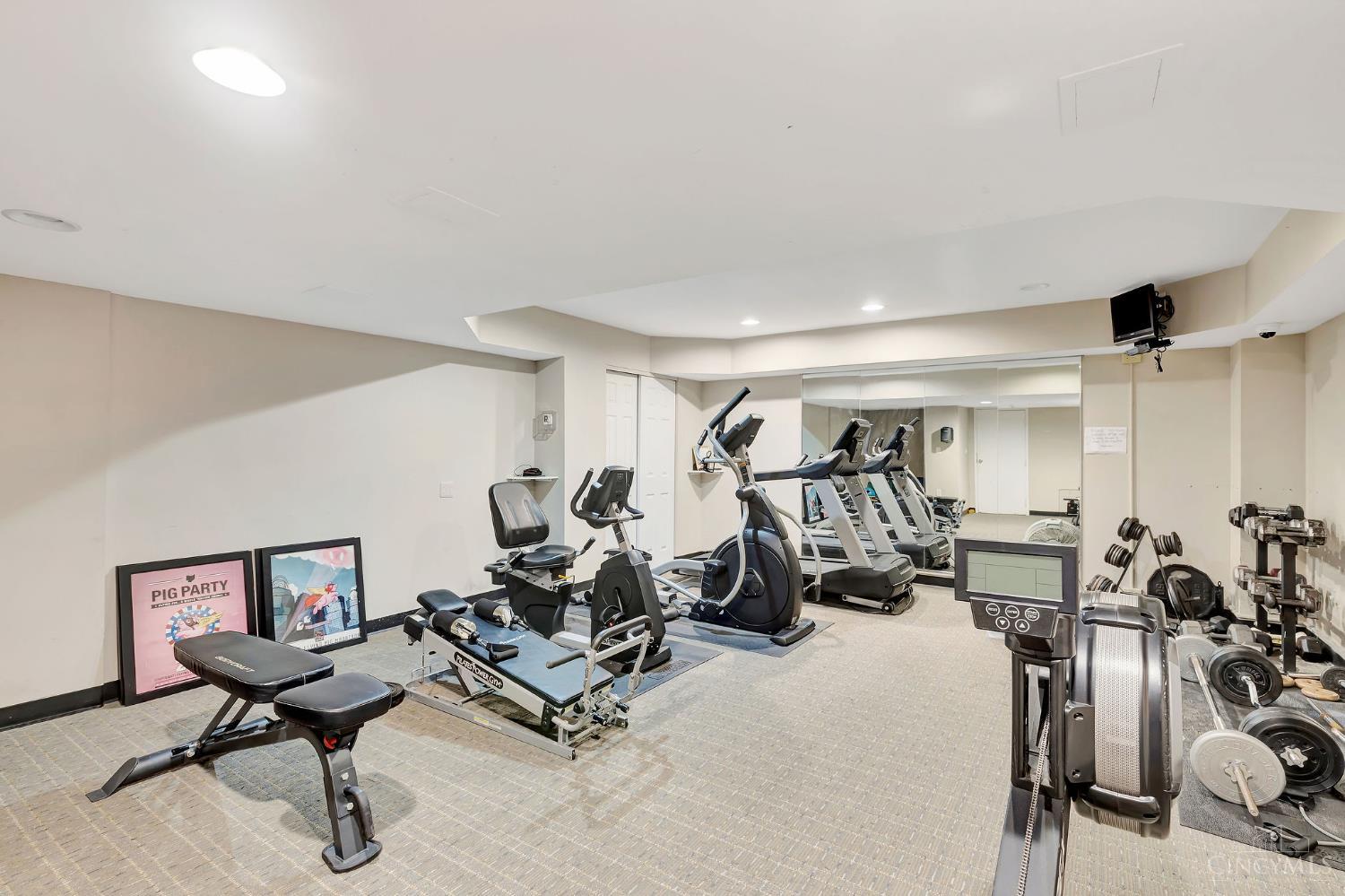 1815 William Howard Taft Road, Unit 501 Cincinnati, OH 45206 - Photo 23 of 32