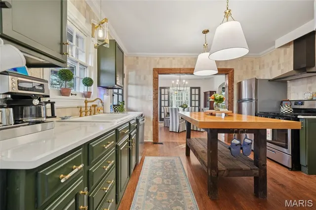 $695,000 | 514 Angenette Avenue, Kirkwood, MO 63122