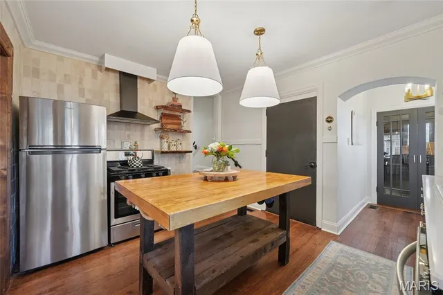 $695,000 | 514 Angenette Avenue, Kirkwood, MO 63122