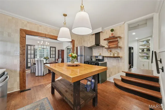 $695,000 | 514 Angenette Avenue, Kirkwood, MO 63122