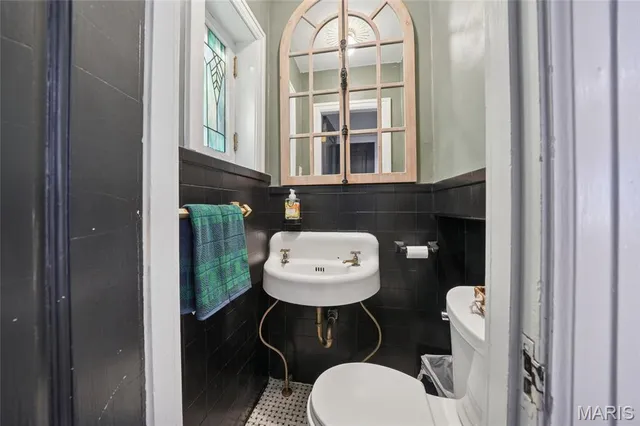 $695,000 | 514 Angenette Avenue, Kirkwood, MO 63122