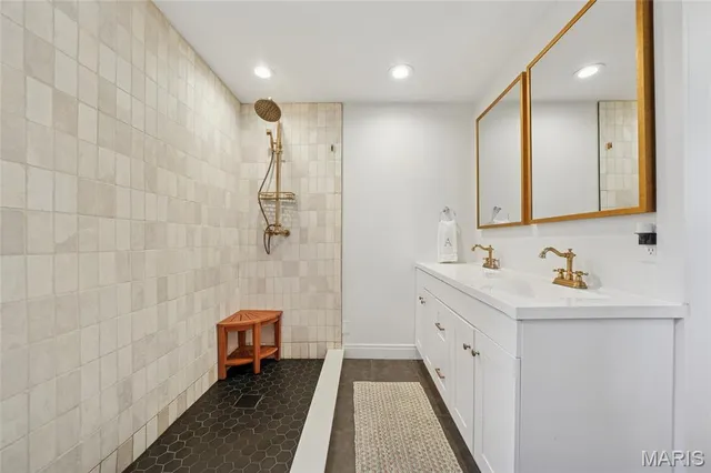 $695,000 | 514 Angenette Avenue, Kirkwood, MO 63122