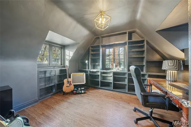 $695,000 | 514 Angenette Avenue, Kirkwood, MO 63122