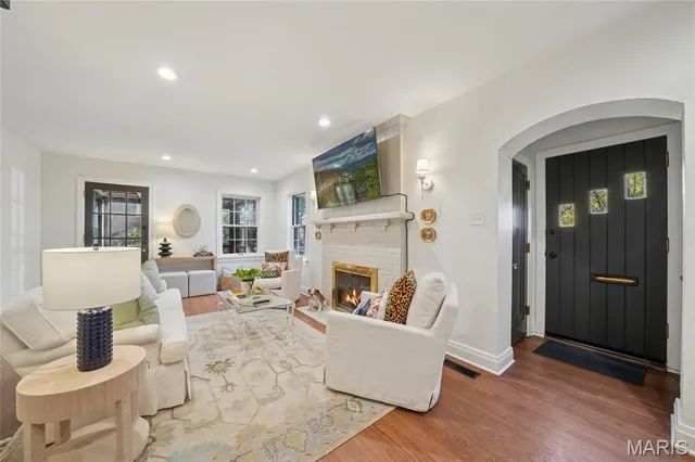 $695,000 | 514 Angenette Avenue, Kirkwood, MO 63122