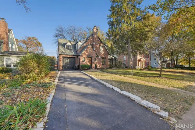 $695,000 | 514 Angenette Avenue, Kirkwood, MO 63122