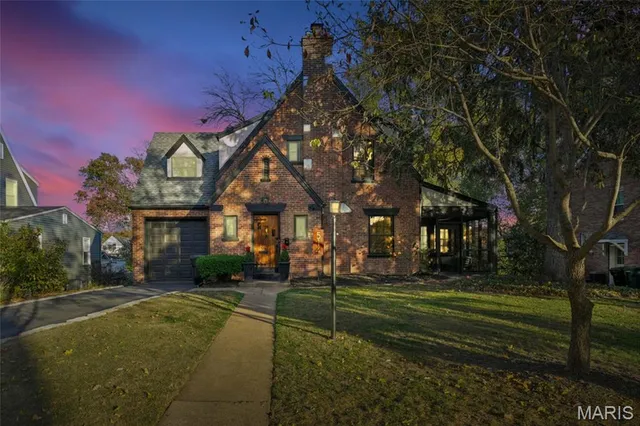 $695,000 | 514 Angenette Avenue, Kirkwood, MO 63122