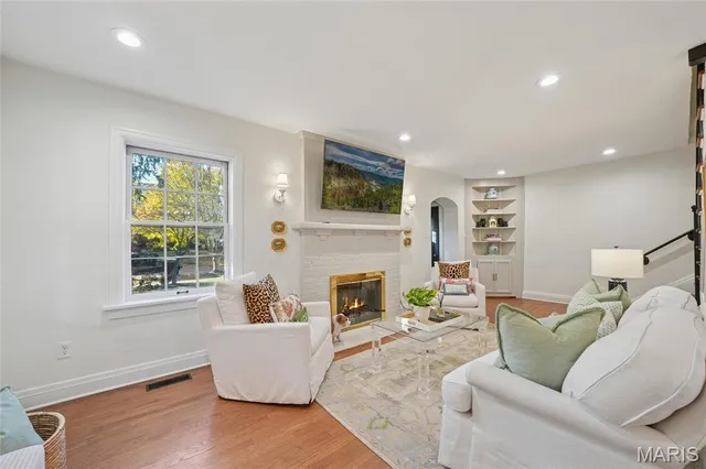 $695,000 | 514 Angenette Avenue, Kirkwood, MO 63122