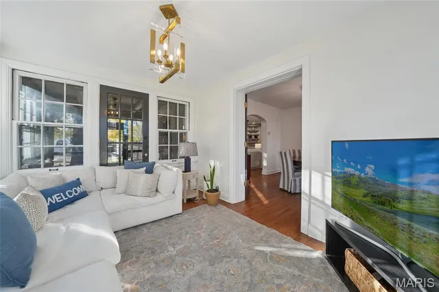 $695,000 | 514 Angenette Avenue, Kirkwood, MO 63122