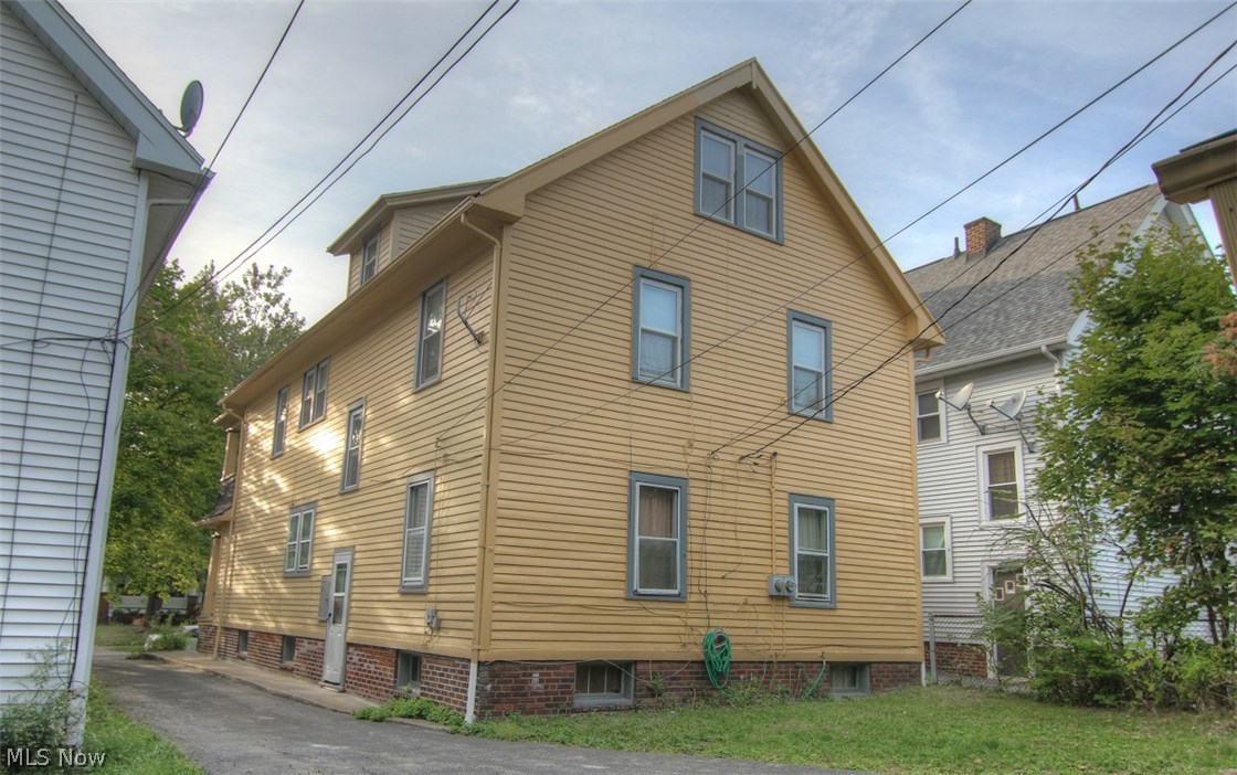 2193 Edgewood Road Cleveland, OH 44118 - Photo 2 of 18